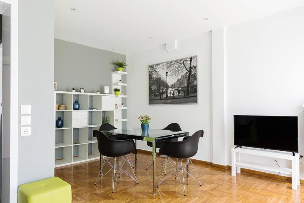 Sunlit 2Br Oasis In Metaxourghio 3Min From Metro Apartment Athens Ngoại thất bức ảnh