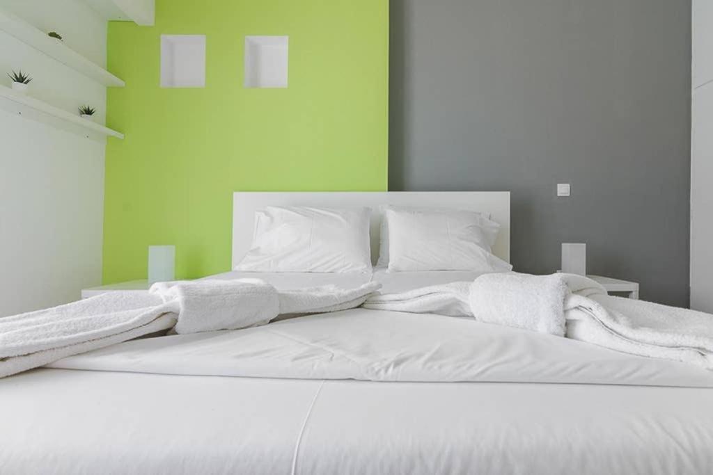 Sunlit 2Br Oasis In Metaxourghio 3Min From Metro Apartment Athens Ngoại thất bức ảnh