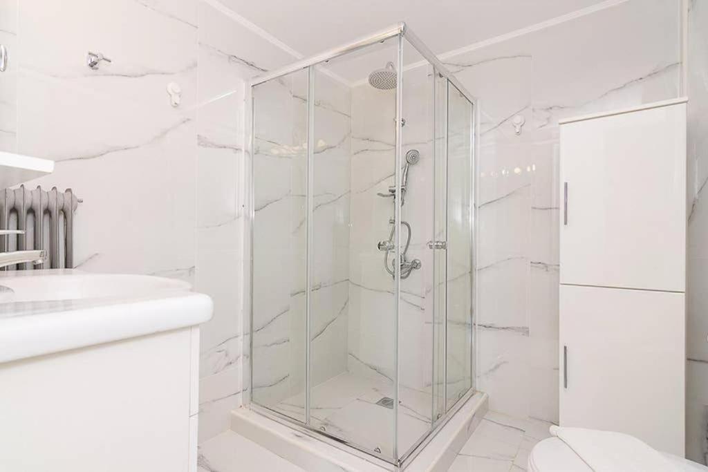Sunlit 2Br Oasis In Metaxourghio 3Min From Metro Apartment Athens Ngoại thất bức ảnh
