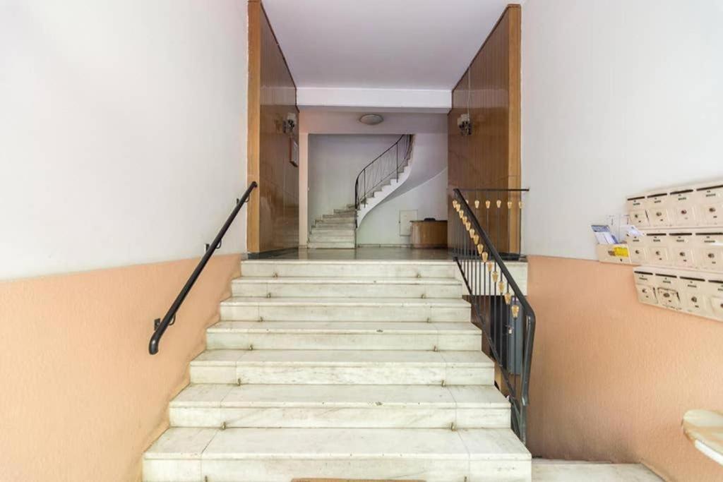 Sunlit 2Br Oasis In Metaxourghio 3Min From Metro Apartment Athens Ngoại thất bức ảnh