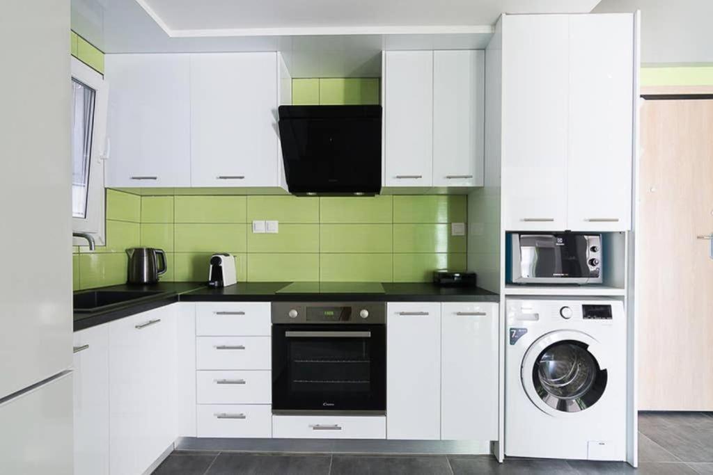 Sunlit 2Br Oasis In Metaxourghio 3Min From Metro Apartment Athens Ngoại thất bức ảnh