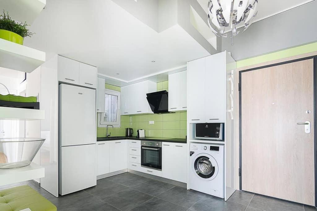 Sunlit 2Br Oasis In Metaxourghio 3Min From Metro Apartment Athens Ngoại thất bức ảnh